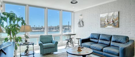 Indoor - Spacious Living Area With Beautiful open windows