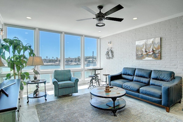 Indoor - Spacious Living Area With Beautiful open windows