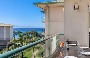 A 6th floor suite with views of the Pacific Ocean and Maui's neighbor island Lanai
                