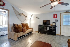 Living Area - Flat screen TV for your convenience