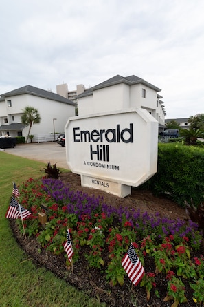 EMERALD HILL RESORT IN THE HEART OF SEAGROVE BEACH - EMERALD HILL RESORT IN THE HEART OF SEAGROVE BEACH