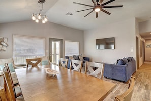 Dining area - Charming ambiance for intimate dinners