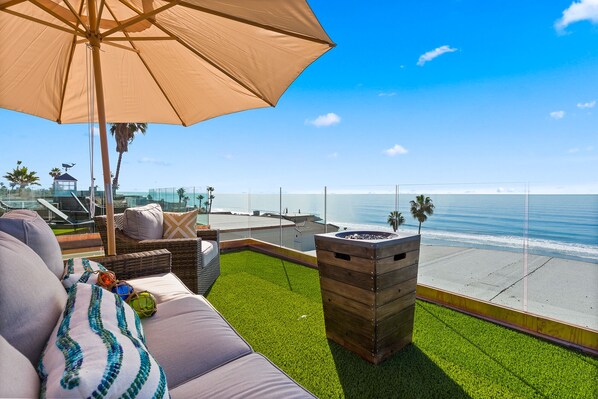 Gorgeous Rooftop Deck Overlooking the Pacific Ocean