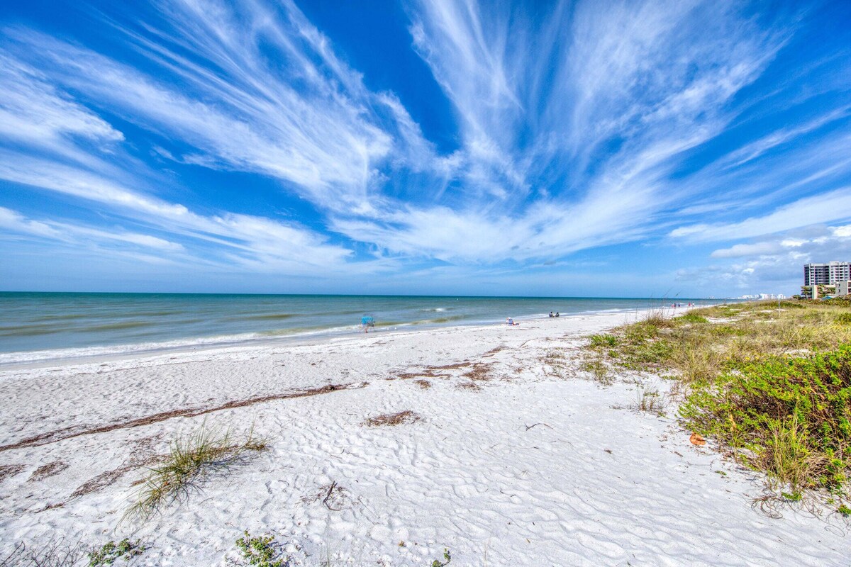 Newly Renovated Beachfront Condo W/Pool