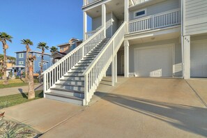 Outdoor Entrance To house - Outdoor Entrance To House