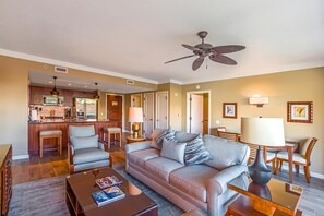 Gorgeous Living Room with all new high end furniture HKH-746