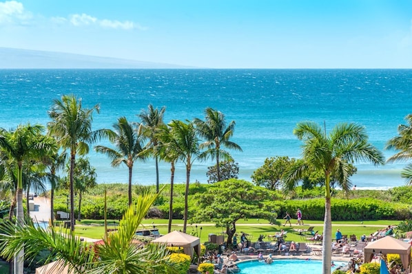 Enoy aqua marine views and cool shade breezes by the pool HKH-537