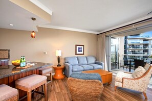 Your private outdoor living room, nestled in tropical beauty HKH-537