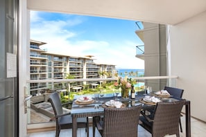 Spacious lanai built for sunset dinners and morning coffee rituals HKH-537