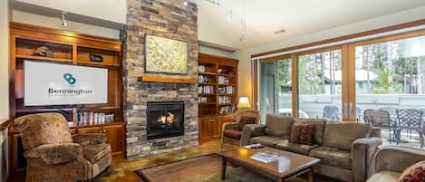 Living Room w/ Gas Fireplace