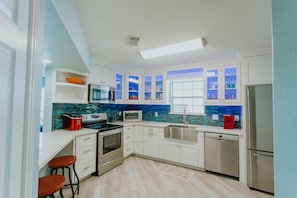 Great size kitchen, plenty of room for cooking!