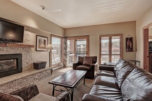 Furniture, Indoors, Living Room, Couch, Screen