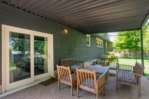 Back patio access off den.