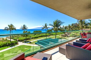 Entertain in style on your oceanview lanai with designer furniture and a premium grill?pure island luxury. HKH-201
