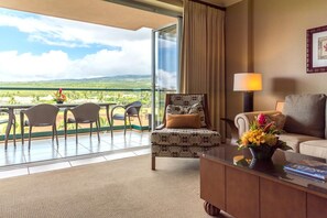 Indoor & outdoor living at its finest      HKK-524