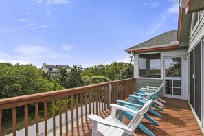 WH549: Pelican Shores | Top Level Sun Deck