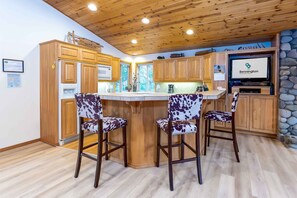 Kitchen w/ Bar
