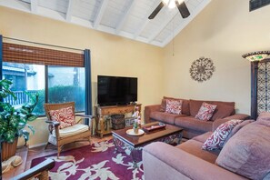 K0264 - Los Pueblos Serene Living Room