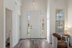 Entrance and half bathroom of the Cobia