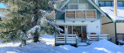 Snow covered Big Bear Cool Cabins, Village Hideaway