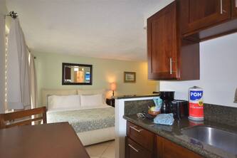 Renovated Private Kuhio Village 708A Studio - 2 min Walk 2 the Beach!