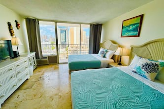 Cozy Studio with FREE Parking in Heart of Waikiki!