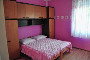Schlafzimmer 1