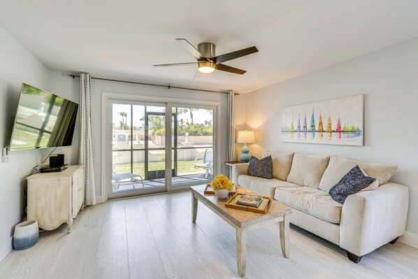 Sarasota Vacation Rental | 2BR | 2BA | 900 Sq Ft | Step-Free Access