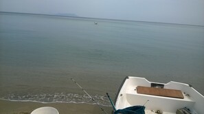 La spiaggia di sabbia davanti la casa
