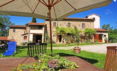 Bauernhaus in der toskanischen Landschaft  
