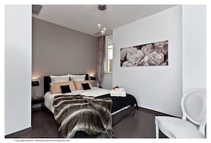 En suite double bedroom with 160cm British  king/American queen size bed