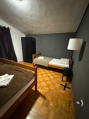 Schlafzimmer 2