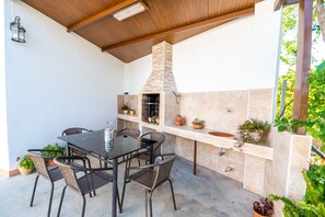 Enjoy the barbecue of this farm in Alhaurín el Grande