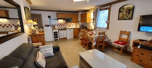 Pièce de vie de 26m² salon salle à manger et cuisine équipée