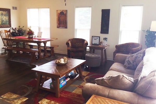 Roomy living room and dining room for guests and the whole family
