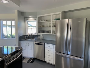 Very nice new stainless steel appliances in the kitchen 