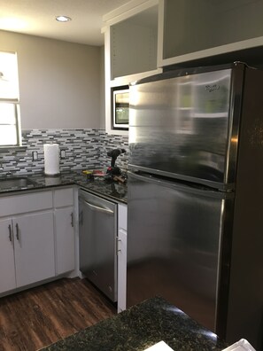 Full size appliances for a great kitchen!
