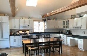 Open Kitchen to Family - seating for 6