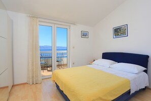 Schlafzimmer 1