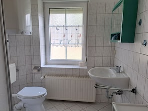 Bad mit Dusche