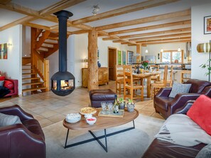 Lounge/Dining