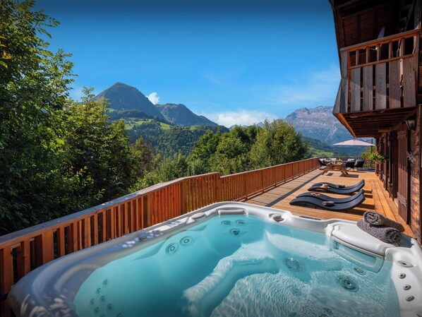 Jacuzzi & view