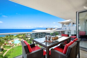Dine with a view that never stops impressing HKH-925