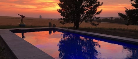 Sunsets at the pool - share this with friends at our country house.