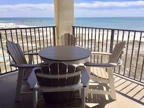 This condo is perfect for a couple wanting a romantic retreat, or a family with small children. Enjoy a morning cup of coffee, or evening glass of wine while you take in the view!