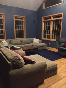 Mount snow New 5br+loft, Hottub, Sports bar, Game room