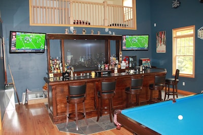 Mount snow New 5br+loft, Hottub, Sports bar, Game room