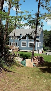 Mount snow New 5br+loft, Hottub, Sports bar, Game room