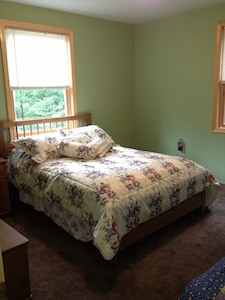 Mount snow New 5br+loft, Hottub, Sports bar, Game room