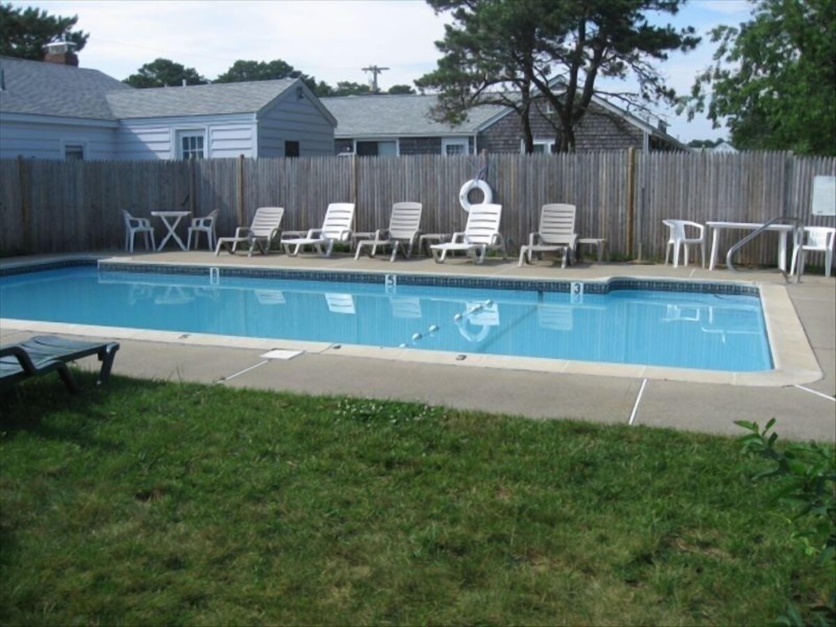 Charming Studio less than 200 steps to Glendon Beach – 200 Captain Chase Rd #18